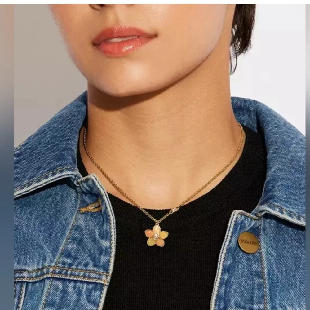 NWT Coach‎ Transparent Wildflower Necklace
